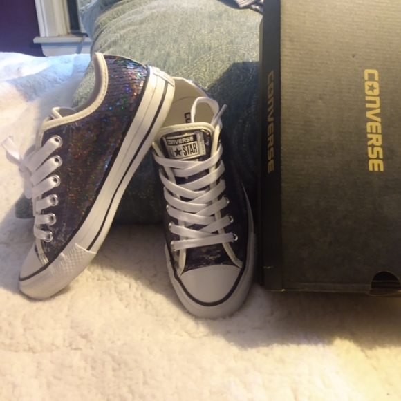 Converse - Picture 1 of 2